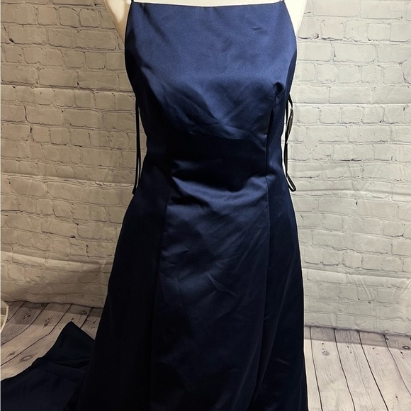 Plus size 13/14 Royal blue formal dress. Perfect for prom season or a wedding. - Picture 3 of 16